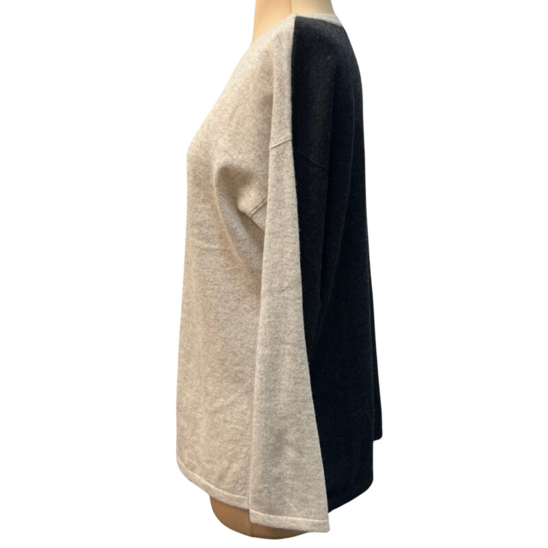 Vince Cashmere Sweater<br />
Color Block Detail<br />
Colors: Oat and Charcoal<br />
Size: XS