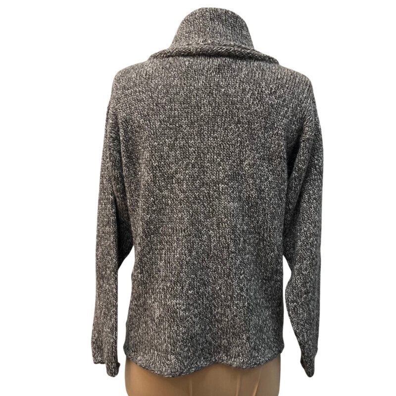 Suzanne De La Torre Sweater<br />
100% Alpaca<br />
Cowl Drape Neck<br />
Colors: Gray and White<br />
Size: Small