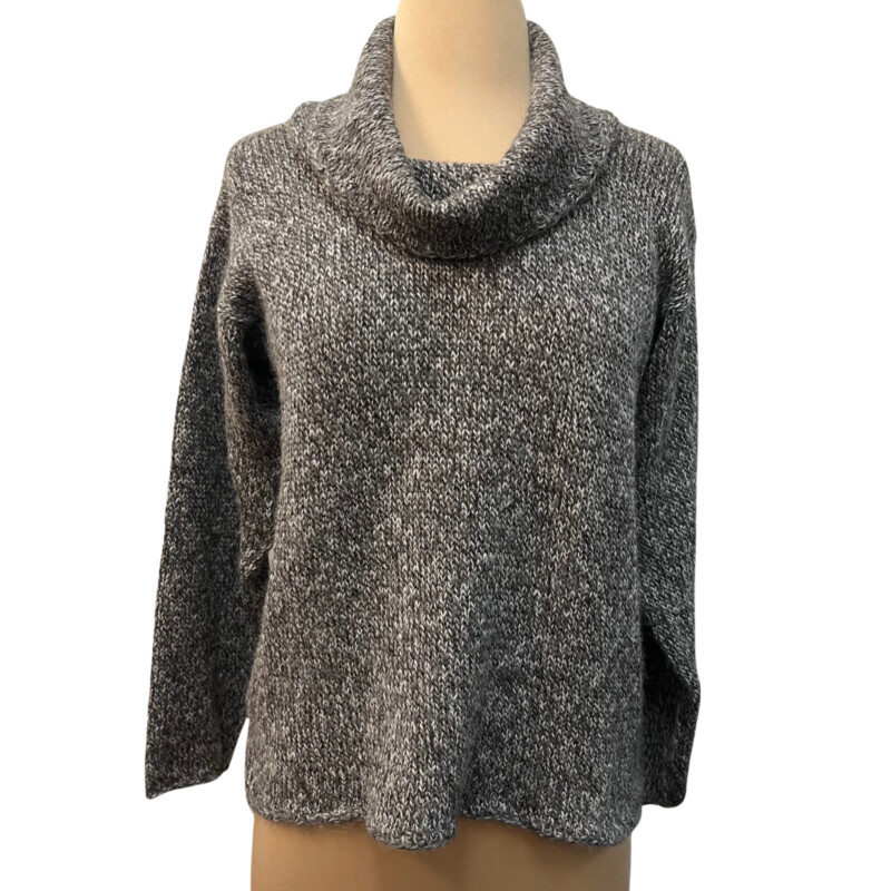 Suzanne De La Torre Sweater<br />
100% Alpaca<br />
Cowl Drape Neck<br />
Colors: Gray and White<br />
Size: Small