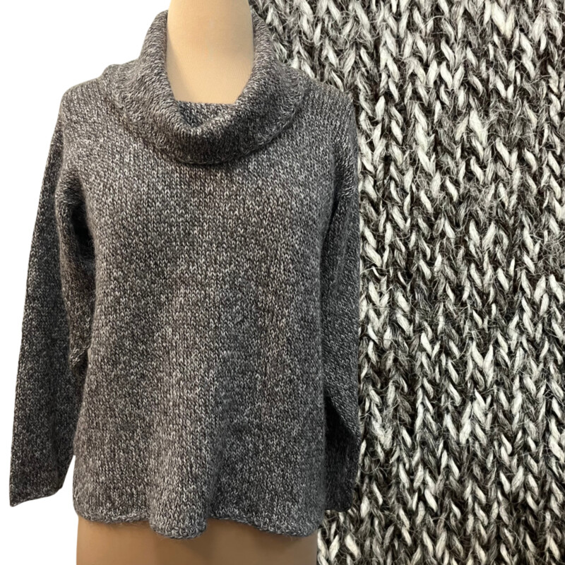 Suzanne De La Torre Sweater
100% Alpaca
Cowl Drape Neck
Colors: Gray and White
Size: Small