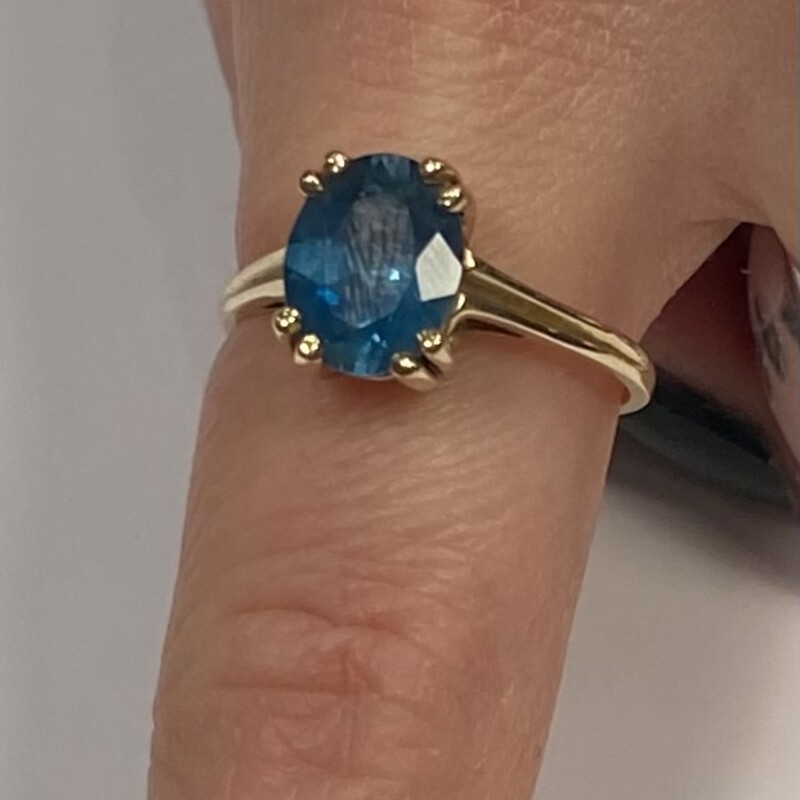 10kt London B Topaz Ring