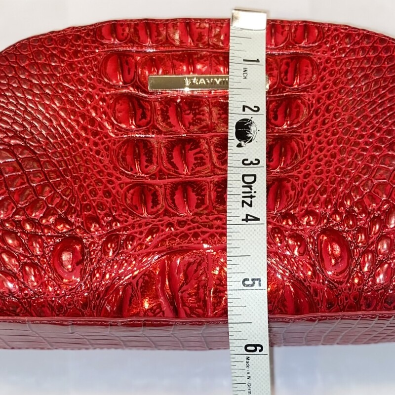 NWT R Lther Makeup Bag<br />
Red<br />
Size: R $95