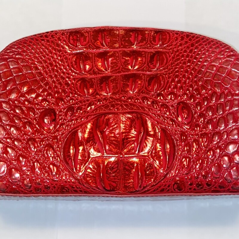 NWT R Lther Makeup Bag<br />
Red<br />
Size: R $95