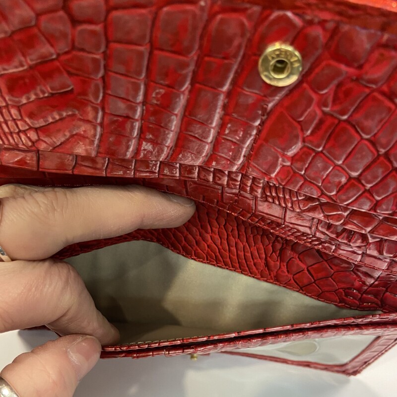 EUC Red Lther Snap Wallet<br />
Red<br />
Size: R $125