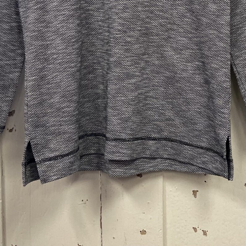 Blk/Wht Cowl Long Sleeve<br />
Blk/wht<br />
Size: M - P