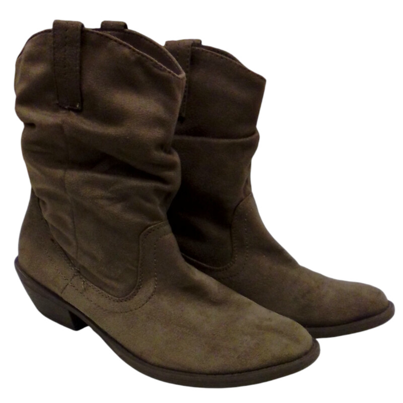 Shoes:brown Boots, Womens, Size: 8.5

Located at Pipsqueak Resale Boutique inside the Vancouver Mall, Suite 230, (upstairs between Round 1 and Golds Gym) or online at: #pipsqueakresale

All items are photographed prior to being steamed. Cross posted, items are located at #PipsqueakResaleBoutique, payments accepted: cash, paypal & credit cards. Any flaws will be described in the comments. More pictures available with link above. Local pick up available at the #VancouverMall, tax will be added (not included in price), shipping available (not included in price, *Clothing, shoes, books & DVDs for $6.99; please contact regarding shipment of toys or other larger items), item can be placed on hold with communication, message with any questions. Join Pipsqueak Resale - Online to see all the new items! Follow us on IG @pipsqueakresale & Thanks for looking! Due to the nature of consignment, any known flaws will be described; ALL SHIPPED SALES ARE FINAL. All items are currently located inside Pipsqueak Resale Boutique as a store front items purchased on location before items are prepared for shipment will be refunded.

#resalerocks #shopsmall #pipsqueakresale #shopvanmall #vancouverwa #portland #reusereducerecycle #fashiononabudget #chooseused #consignment #savemoney #shoplocal #weship  #shopvanmall #vancouvermall #vancouver #vancouverwashington #keepusopen #shoplocalonline #resale #resaleboutique #mommyandme #minime #fashion #reseller #usedclothing #usedtoys #secondhand #consign #store #clothes #womensclothes #kidsclothes #shopvancouvermall