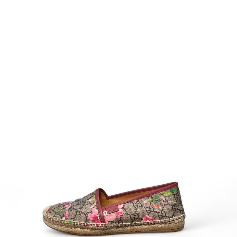 Gucci Bloom Espadrilles Monogram

Size: 40

Style Code:427110


Very Good condition.



Comes with original dust bag and box.