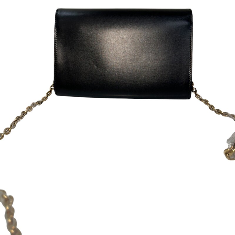 Louis Vuitton Louise Chain Black GM<br />
<br />
Date Code: FL3108<br />
<br />
Dimensions:<br />
Shoulder Strap Drop: 19.5<br />
Height: 6<br />
Width: 9.25<br />
Depth: 1<br />
<br />
In very good condition. Light scratching to the hardware and thte leather exterior.<br />
<br />
Does not come with the original dust bag or box.