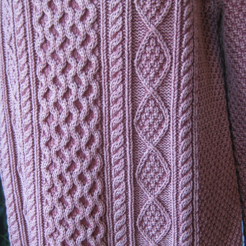 Very high quality cotton cable knit pullover sweater from LL Bean.<br />
In a dusty soft salmon pink with high relief cable pattern.<br />
neck is boat neck<br />
zippers at each side at the hem.<br />
<br />
Size Large<br />
flat measurements:<br />
armpit to armpit: 19.75<br />
width at hem with zippers zipped: 21.5<br />
length: 28<br />
underarm sleeve length: 19<br />
<br />
excellent like new condition.<br />
thanks for looking!<br />
#82811