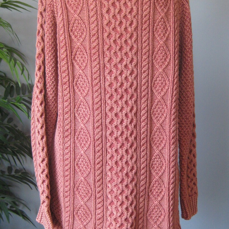 Very high quality cotton cable knit pullover sweater from LL Bean.<br />
In a dusty soft salmon pink with high relief cable pattern.<br />
neck is boat neck<br />
zippers at each side at the hem.<br />
<br />
Size Large<br />
flat measurements:<br />
armpit to armpit: 19.75<br />
width at hem with zippers zipped: 21.5<br />
length: 28<br />
underarm sleeve length: 19<br />
<br />
excellent like new condition.<br />
thanks for looking!<br />
#82811