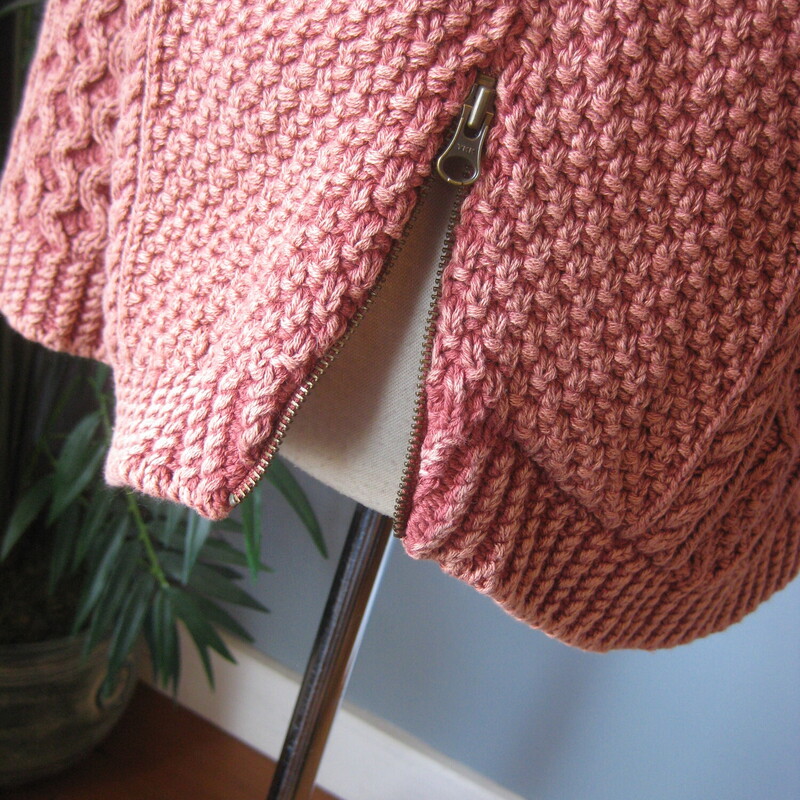 Very high quality cotton cable knit pullover sweater from LL Bean.<br />
In a dusty soft salmon pink with high relief cable pattern.<br />
neck is boat neck<br />
zippers at each side at the hem.<br />
<br />
Size Large<br />
flat measurements:<br />
armpit to armpit: 19.75<br />
width at hem with zippers zipped: 21.5<br />
length: 28<br />
underarm sleeve length: 19<br />
<br />
excellent like new condition.<br />
thanks for looking!<br />
#82811