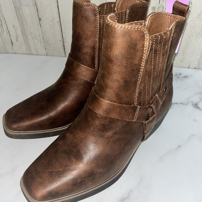 A10 Brown Buckle Boots