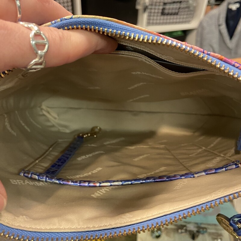 EUC B/Pk Omb L Crssbody<br />
Blu/Pk<br />
Size: Crossbody