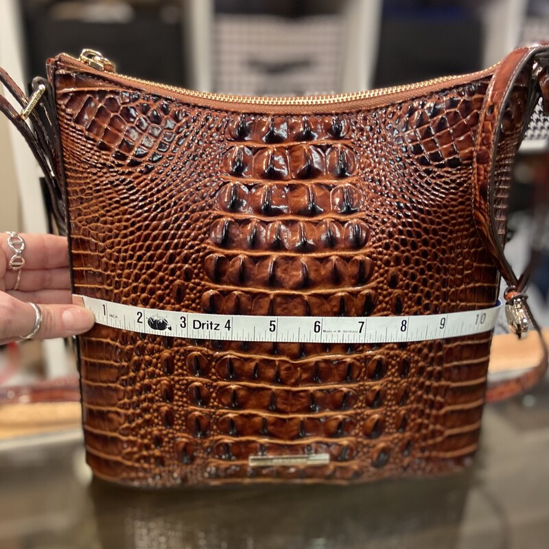 Brw Lther Croc Crssbody<br />
Brown<br />
Size: Crossbody