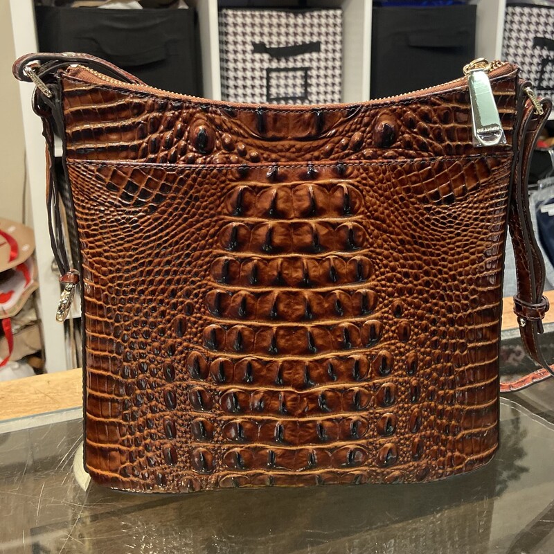 Brw Lther Croc Crssbody<br />
Brown<br />
Size: Crossbody