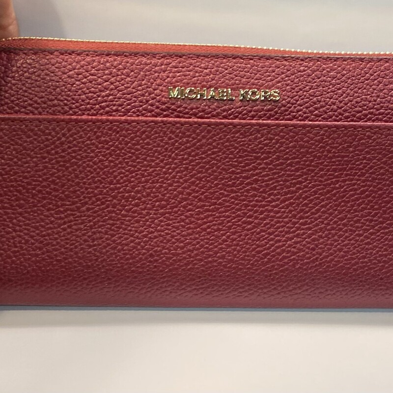 Red Pbbled Zip Wallet