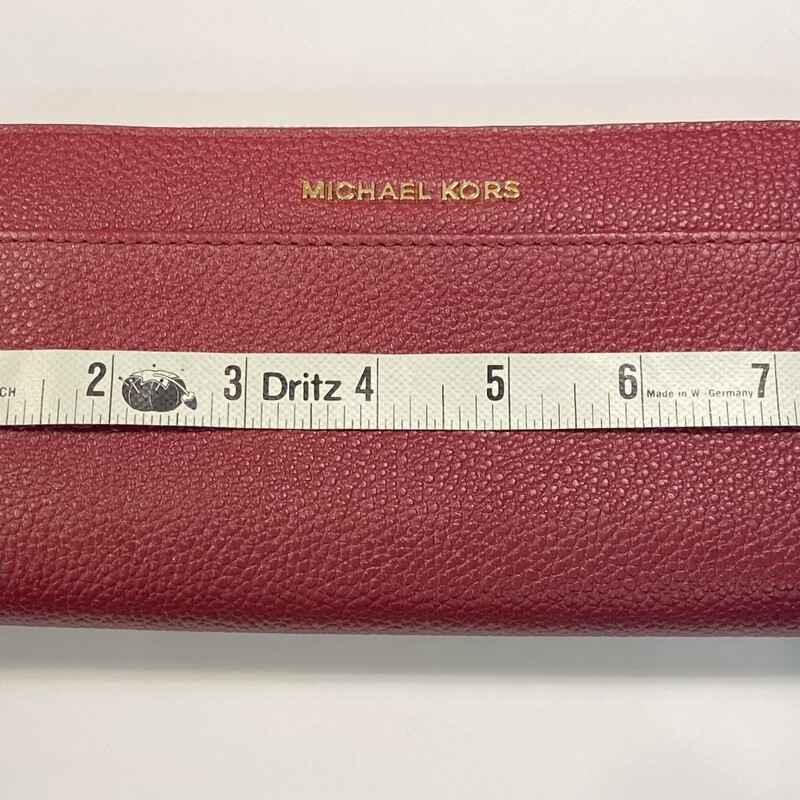 Red Pbbled Zip Wallet<br />
Red<br />
Size: AS IS