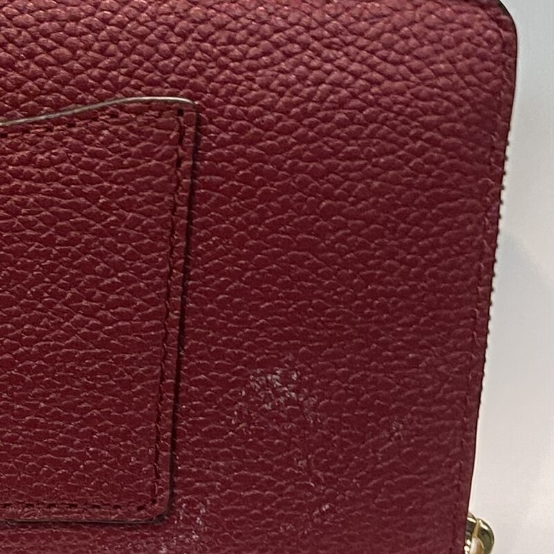 Red Pbbled Zip Wallet<br />
Red<br />
Size: AS IS