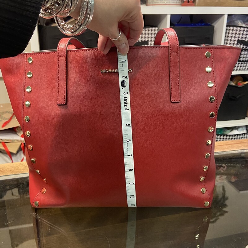 Rd/G Stud Lther Purse<br />
Red/G<br />
Size: R $328