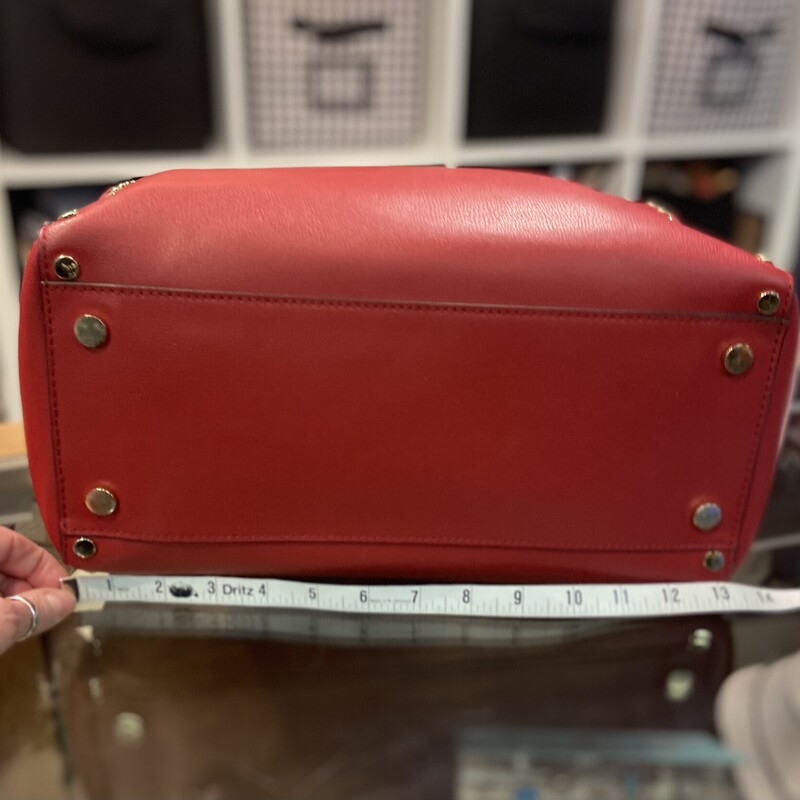 Rd/G Stud Lther Purse<br />
Red/G<br />
Size: R $328