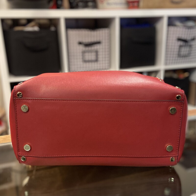 Rd/G Stud Lther Purse<br />
Red/G<br />
Size: R $328