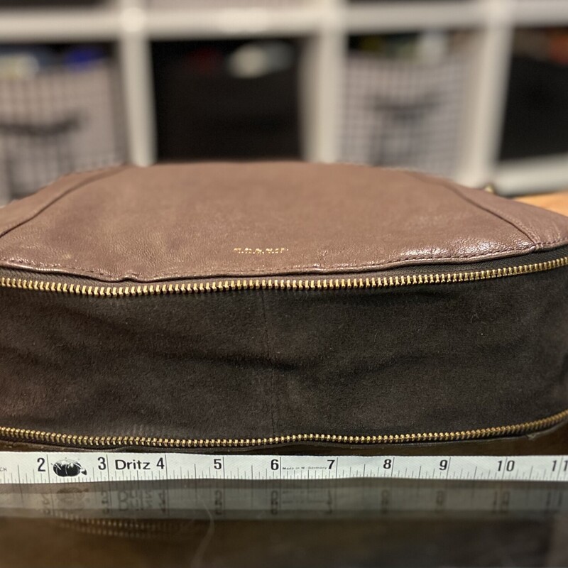 Brwn Lther Suede Purse<br />
Brown<br />
Size: Purse