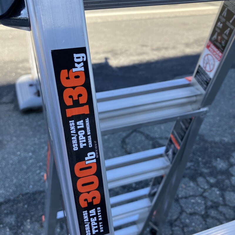 Little Giant Ladder, Multi 22<br />
<br />
Stepladder 10ft reach<br />
Straight Ladder : 22ft reach<br />
<br />
Like Brand New