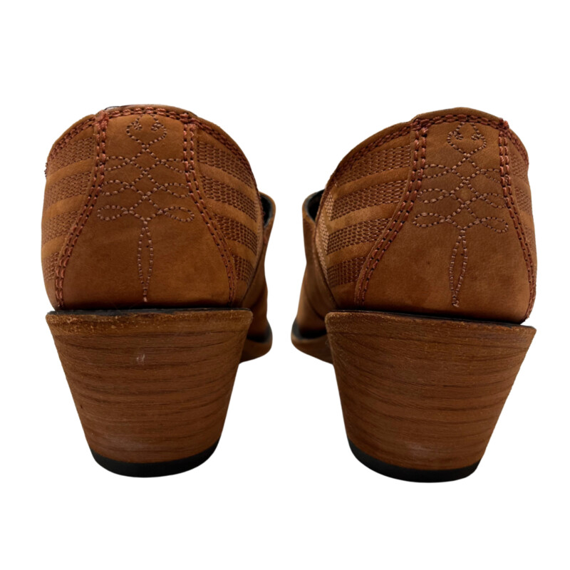 Liberty Black Barley Fields Booties
Full-grain leather
Zipper closure on interior
Snip toe
Leather lining
Leather outsole
2 1/2 western heel
Color: Cognac
Size: 8.5