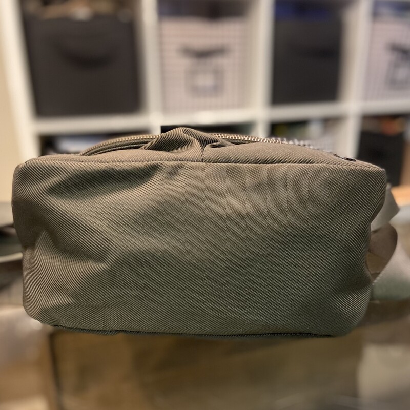 Olive Crossbody<br />
Olive<br />
Size: Crossbody