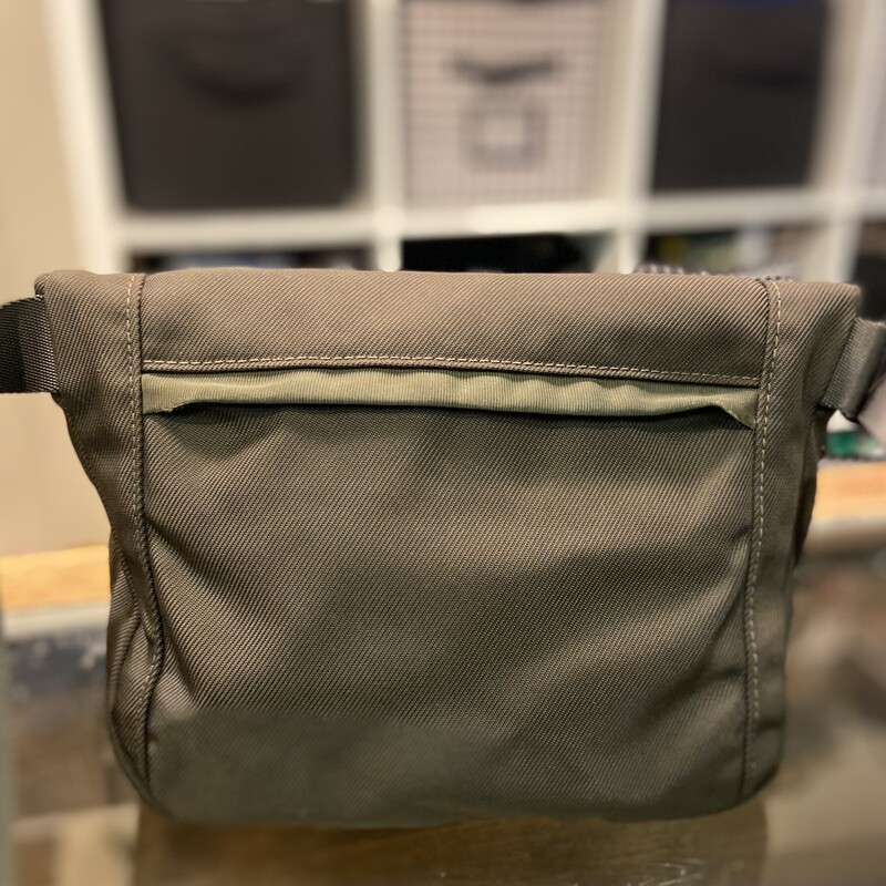 Olive Crossbody<br />
Olive<br />
Size: Crossbody