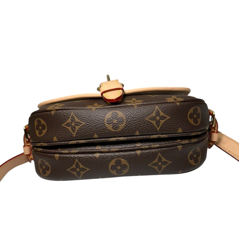 Louis Vuitton Saumur BB Monogram<br />
<br />
Date Code: Chipped<br />
<br />
Dimensions:<br />
7.9 x 6.3 x 3 inches<br />
(Length x Height x Width)<br />
<br />
In excellent condition.<br />
<br />
Comes with original dust bag and box.