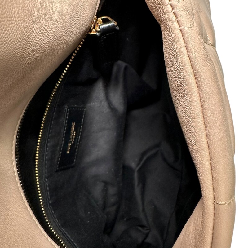 Saint Laurent Nappa Puffer Beige<br />
Style Code:GA577476.0322<br />
Comes with original dust bag and box<br />
Dimensions: 10.5Lx 7H<br />
In Excellent Condition.