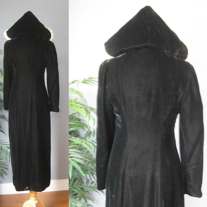 Vtg Velvet Fur Trim Cape, Black, Size: OS<br />
Long and Slim Black Velvetl coat with a hood.<br />
Romantic and striking!<br />
Union label, dates it to 1960s or 70s<br />
The hood is trimmed with white rabbit fur.<br />
One button and loop at the neck.<br />
No size tag.  Should fit a modern size small, but it has a little bit of flexibility because the skirt is quite full and it only closes at the neck.<br />
Here are the flat measurements.<br />
Shoulder to shoulder: 15 this is pretty slim<br />
Armpit to armpit: 18<br />
Waist: 16.5<br />
Hip: 21.5<br />
Underarm sleeve seam length: 16.5<br />
Length: 50<br />
<br />
Excellent condition! Velvet nap is in in great shape, lining intact, no stains.  Really nice condition.<br />
Thanks for looking!<br />
#81413