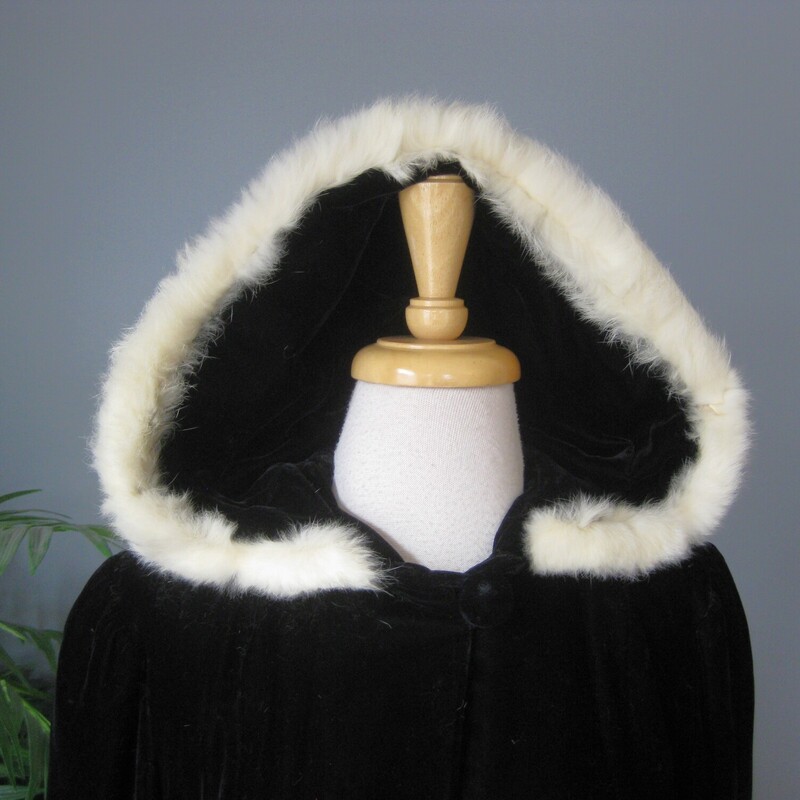 Vtg Velvet Fur Trim Cape, Black, Size: OS<br />
Long and Slim Black Velvetl coat with a hood.<br />
Romantic and striking!<br />
Union label, dates it to 1960s or 70s<br />
The hood is trimmed with white rabbit fur.<br />
One button and loop at the neck.<br />
No size tag.  Should fit a modern size small, but it has a little bit of flexibility because the skirt is quite full and it only closes at the neck.<br />
Here are the flat measurements.<br />
Shoulder to shoulder: 15 this is pretty slim<br />
Armpit to armpit: 18<br />
Waist: 16.5<br />
Hip: 21.5<br />
Underarm sleeve seam length: 16.5<br />
Length: 50<br />
<br />
Excellent condition! Velvet nap is in in great shape, lining intact, no stains.  Really nice condition.<br />
Thanks for looking!<br />
#81413