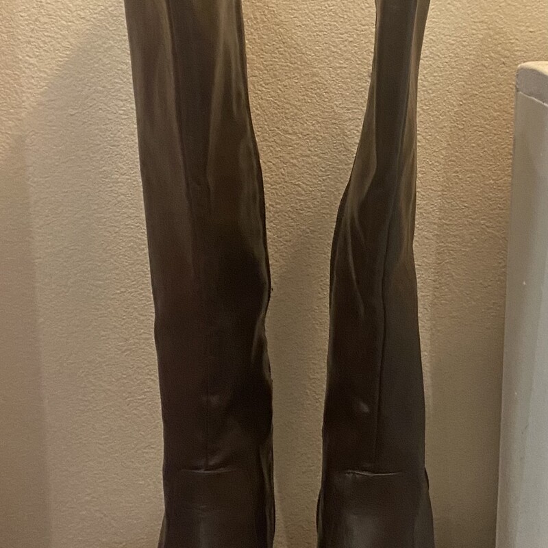 Wide Calf Tall Brw Boots<br />
Brown<br />
Size: 7 R $73