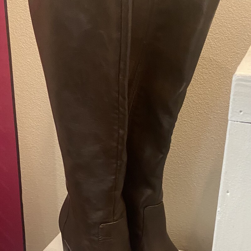 Wide Calf Tall Brw Boots<br />
Brown<br />
Size: 7 R $73