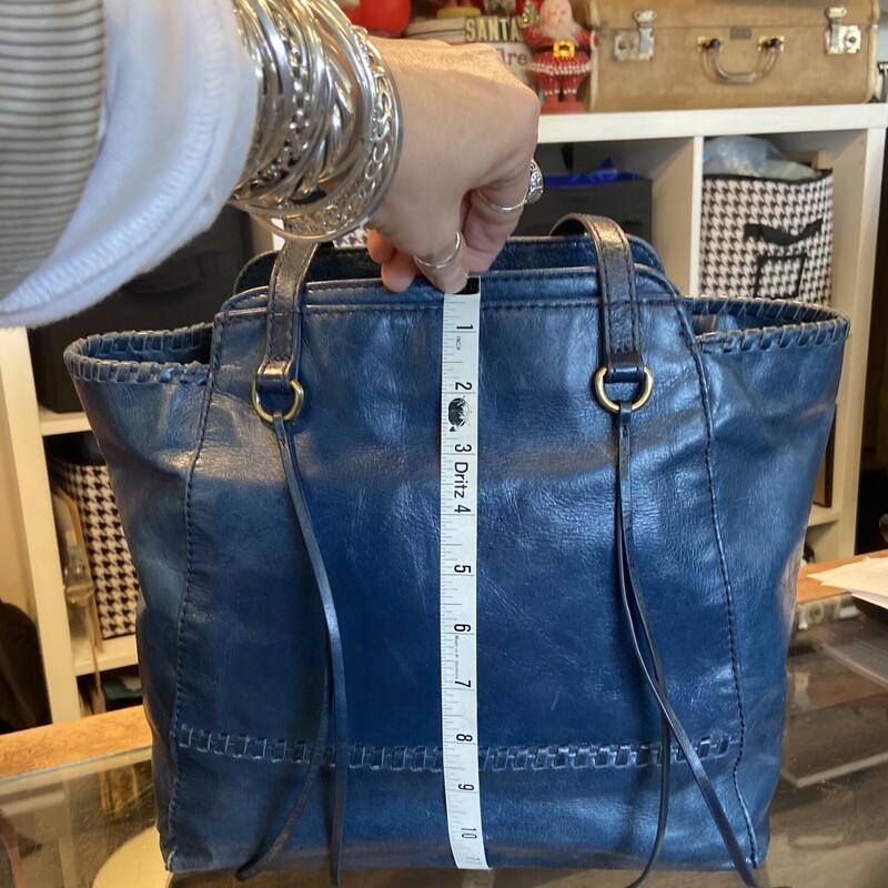 Blue Leather Purse<br />
Blue<br />
Size: R $298