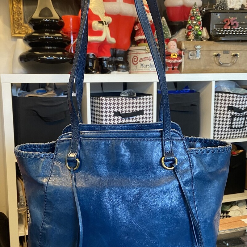 Blue Leather Purse<br />
Blue<br />
Size: R $298