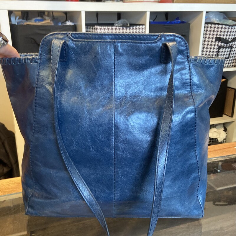 Blue Leather Purse<br />
Blue<br />
Size: R $298