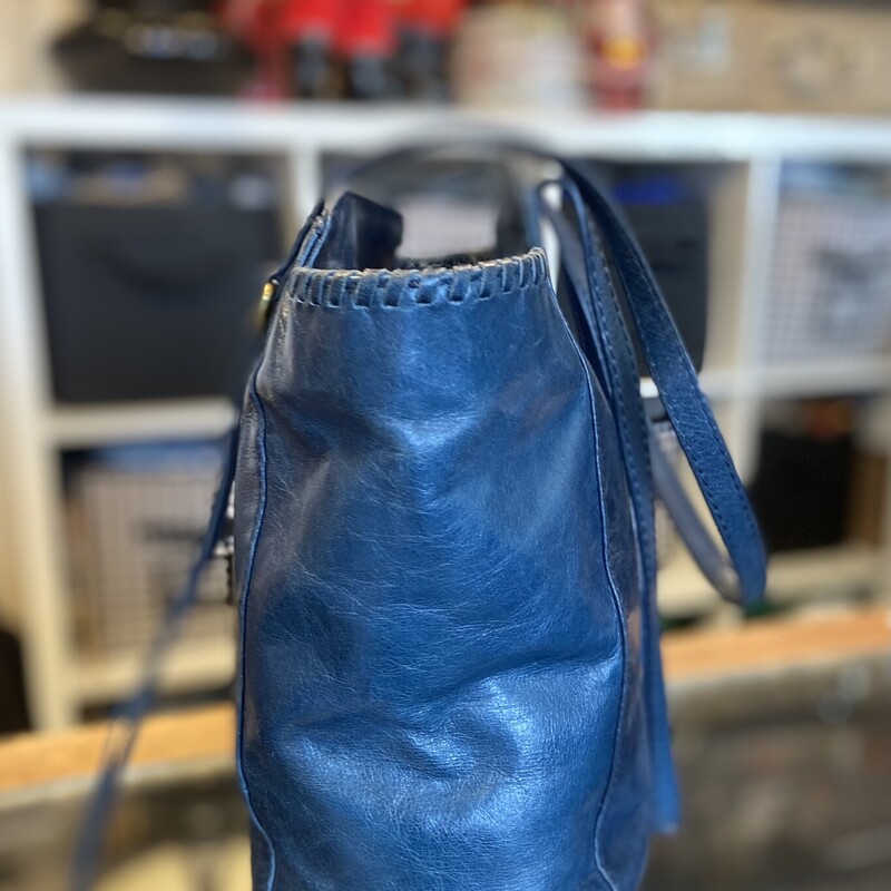 Blue Leather Purse<br />
Blue<br />
Size: R $298