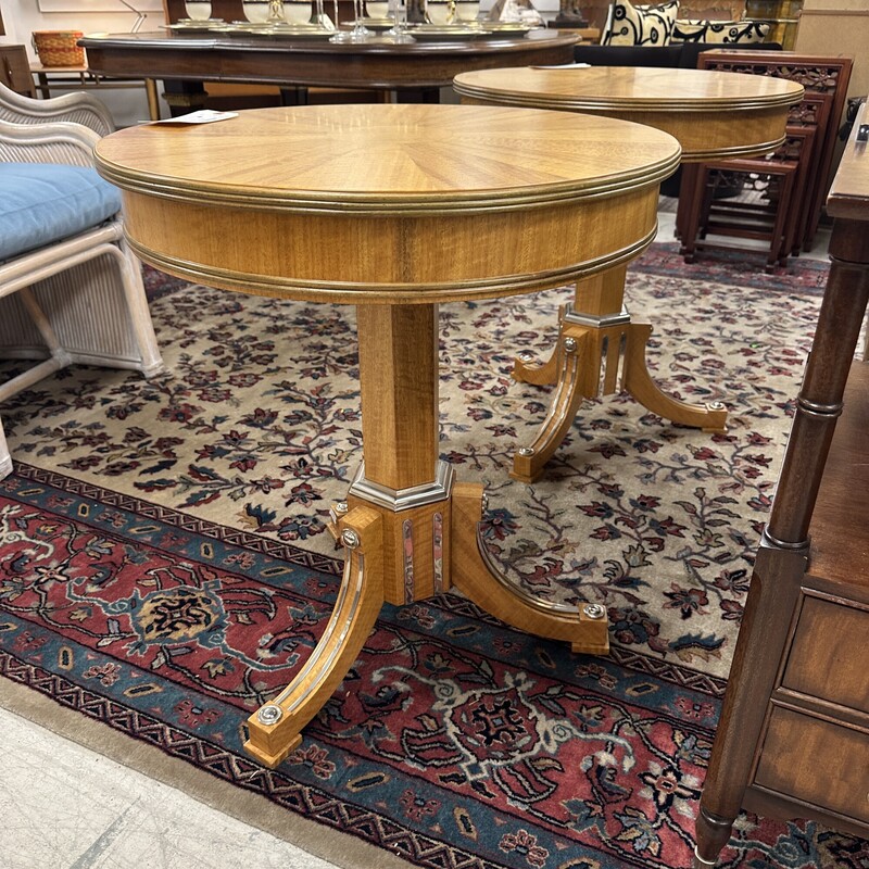 Vintage Bedermeier Round Table, Wood
Size: 24x27