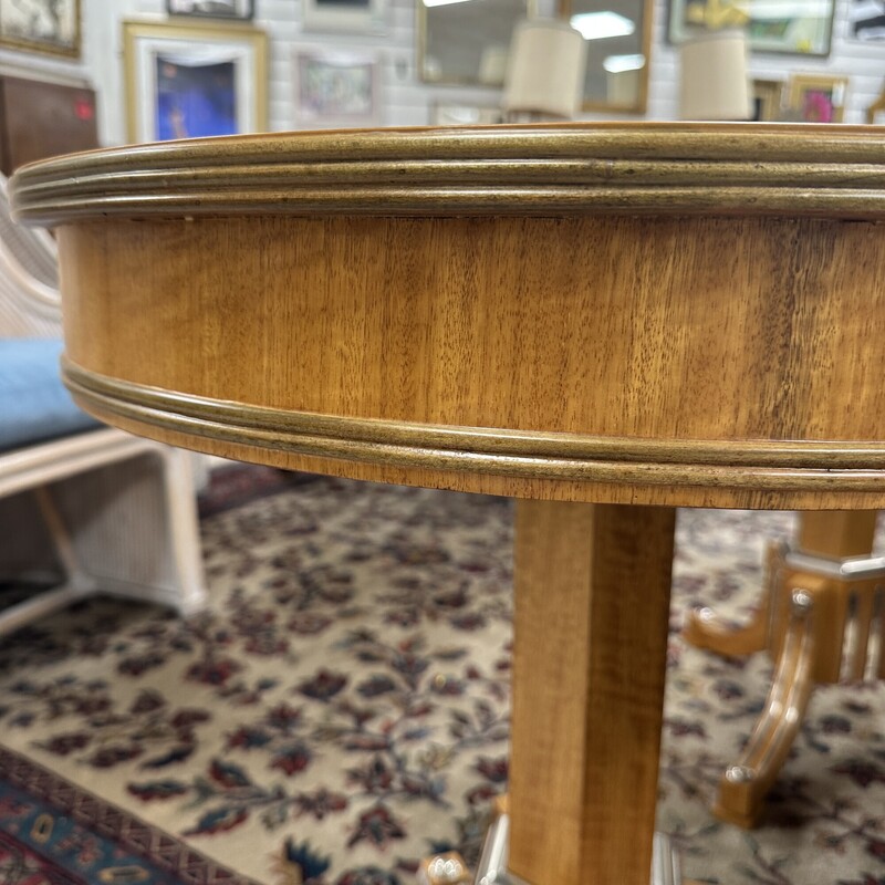 Vintage Bedermeier Round Table, Wood<br />
Size: 24x27