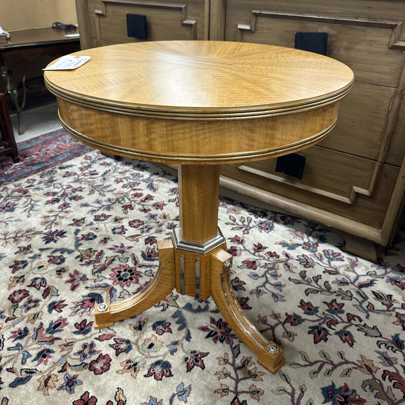 Vintage Bedermeier Round Table, Wood
Size: 24x27