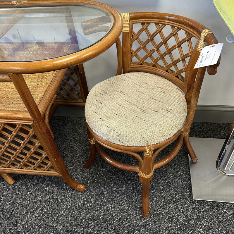 Vintage Bamboo glass-top Bistro table plus two chairs, Sold as a 3 piece set.
Size: 40x20x30