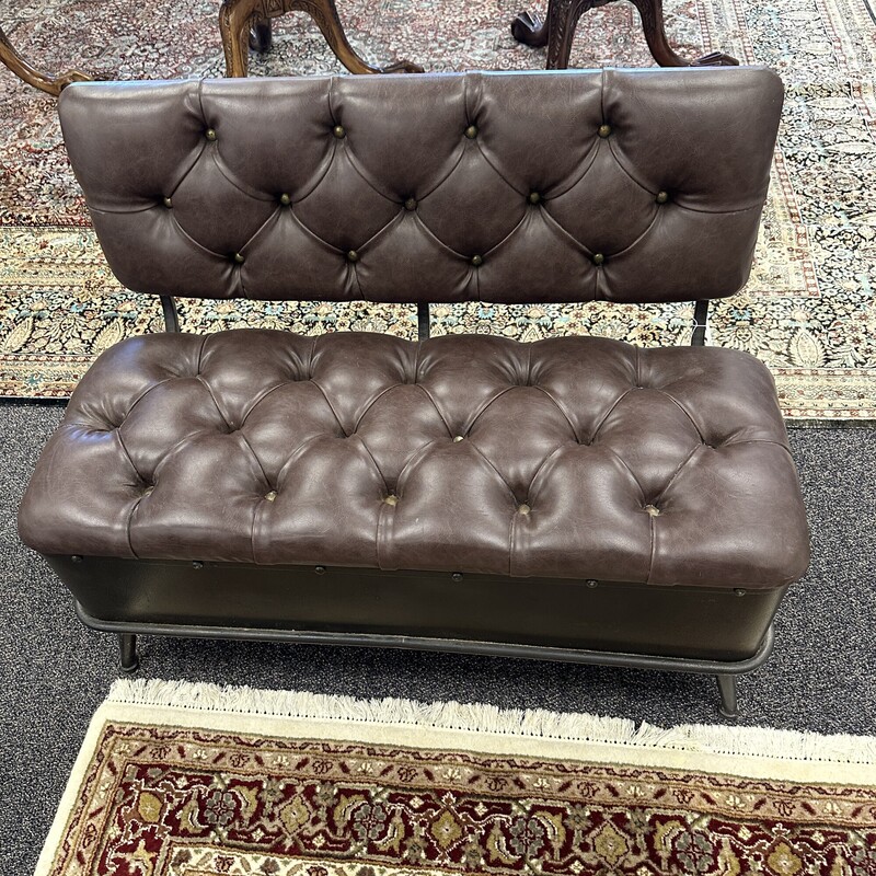 Tufted Leather Bench, Brown<br />
Size: 40in L