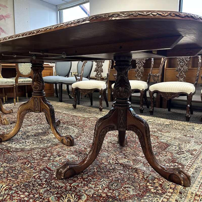 Stunning Antique Wood Dining Table, includes one 37in leaf)<br />
Size: 50W x 76L