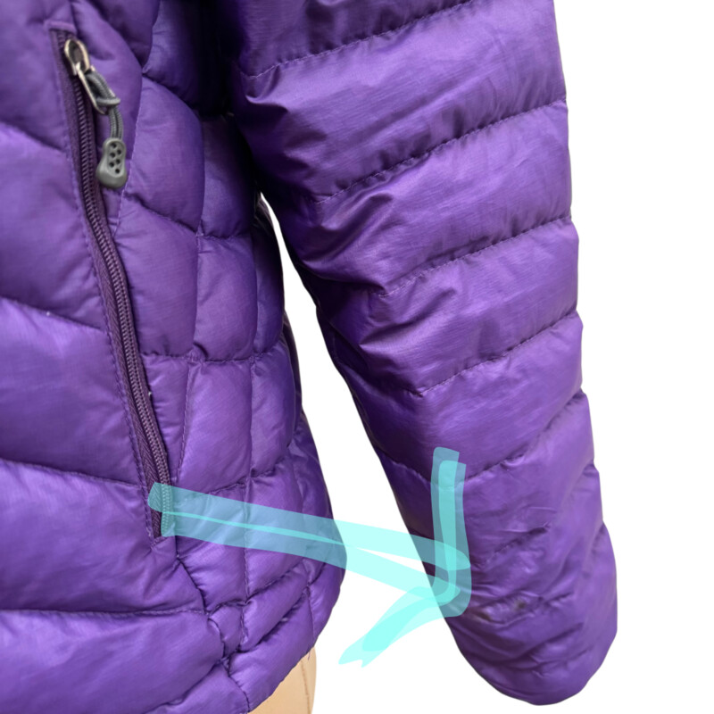 Patagonia Down Jacket<br />
Flawed Gem   See Photos<br />
Zipper Closure<br />
Color:  Purple<br />
Size: Medium<br />
Still a Cute and Warm Jacket!