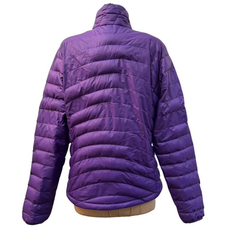 Patagonia Down Jacket<br />
Flawed Gem   See Photos<br />
Zipper Closure<br />
Color:  Purple<br />
Size: Medium<br />
Still a Cute and Warm Jacket!