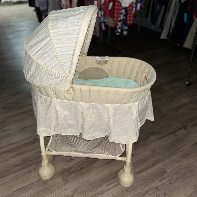 Cuddle N Care Bassinet