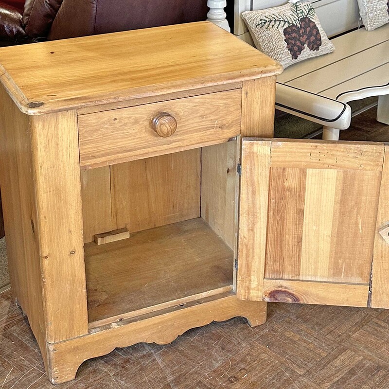 Vtg Farmhouse Cabinet<br />
<br />
Vintage pine farmhouse style cabinet with one drawer and a door.<br />
<br />
Size: 23 in wide  X 27 in high X 14 in deep